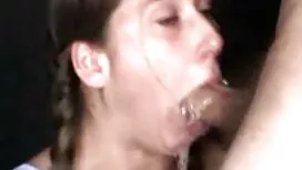 Pornovideos: Lustige Zoe schüttel ...