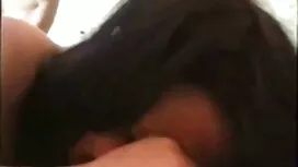 Pornovideos: Ein Mädchen im Alter ...