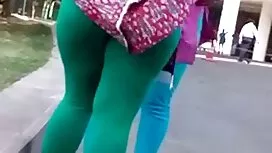 Pornovideos: Blondine mit gepierc ...