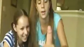 Pornovideos: Nackte Mädchen glänz ...