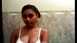 Pornovideos: Der Bediener bringt  ...