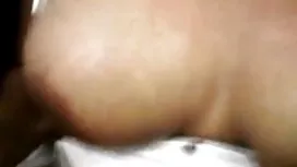 Pornovideos: Das Mädchen lehnte a ...