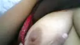 Pornovideos: Ein Mädchen fährt le ...