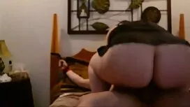 Pornovideos: Junge Frauen, die ge ...