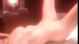Pornovideos: Mädchen hängt ein Mä ...